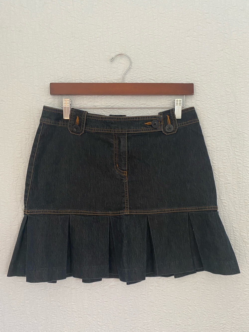 Bisou Bisou Dark Wash Denim Mini Skirt with Pleated Hem Y2K